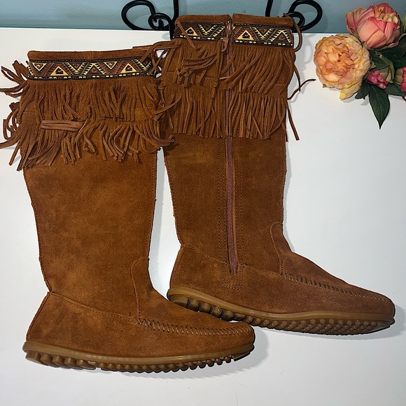 New Minnetonka Suede 2 Layer Fringe Zip Boots w/ Aztec Trim - Picture 1 of 9